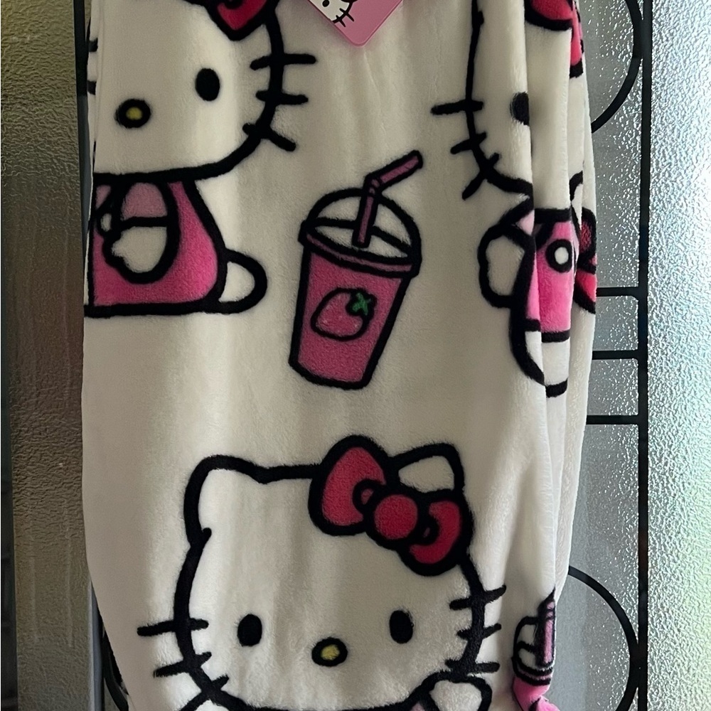 Hello Kitty Strawberry Milkshake Plush Throw Blanket NWT 60x70